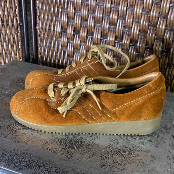 Vintage Shoes - Vintage Pinwheels Suede Shoes Size 6.5